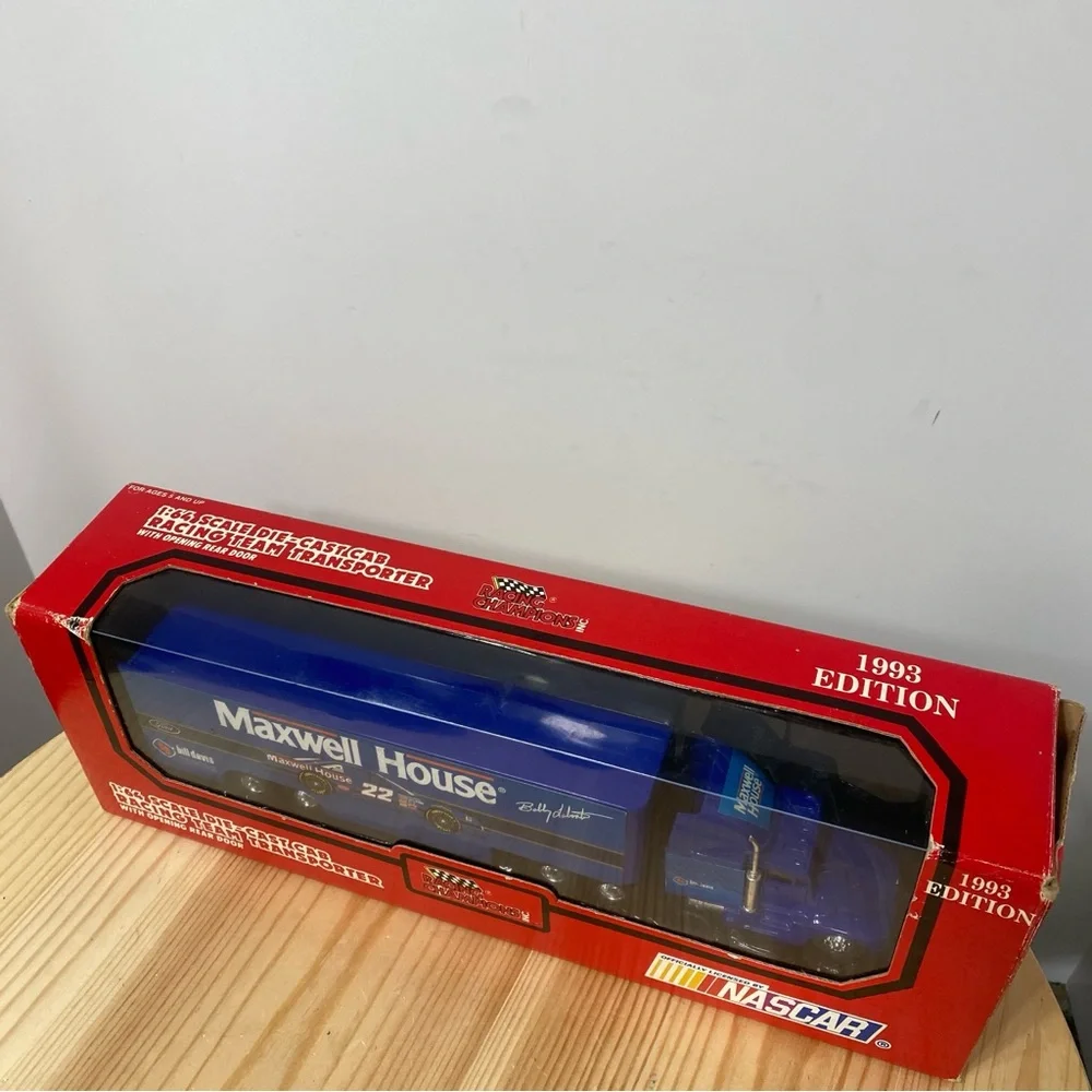 Racing Champions Maxwell House Raceway 1993 NASCAR Racing Team Transporter 1:64